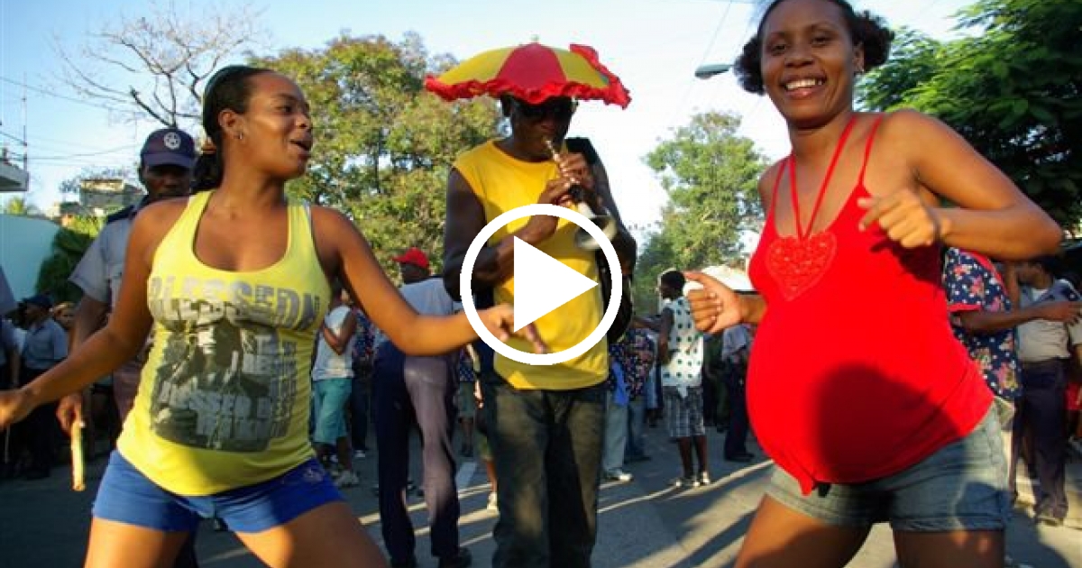 ¡Esto es Cuba! Cubanos arrollando por las calles con la Conga